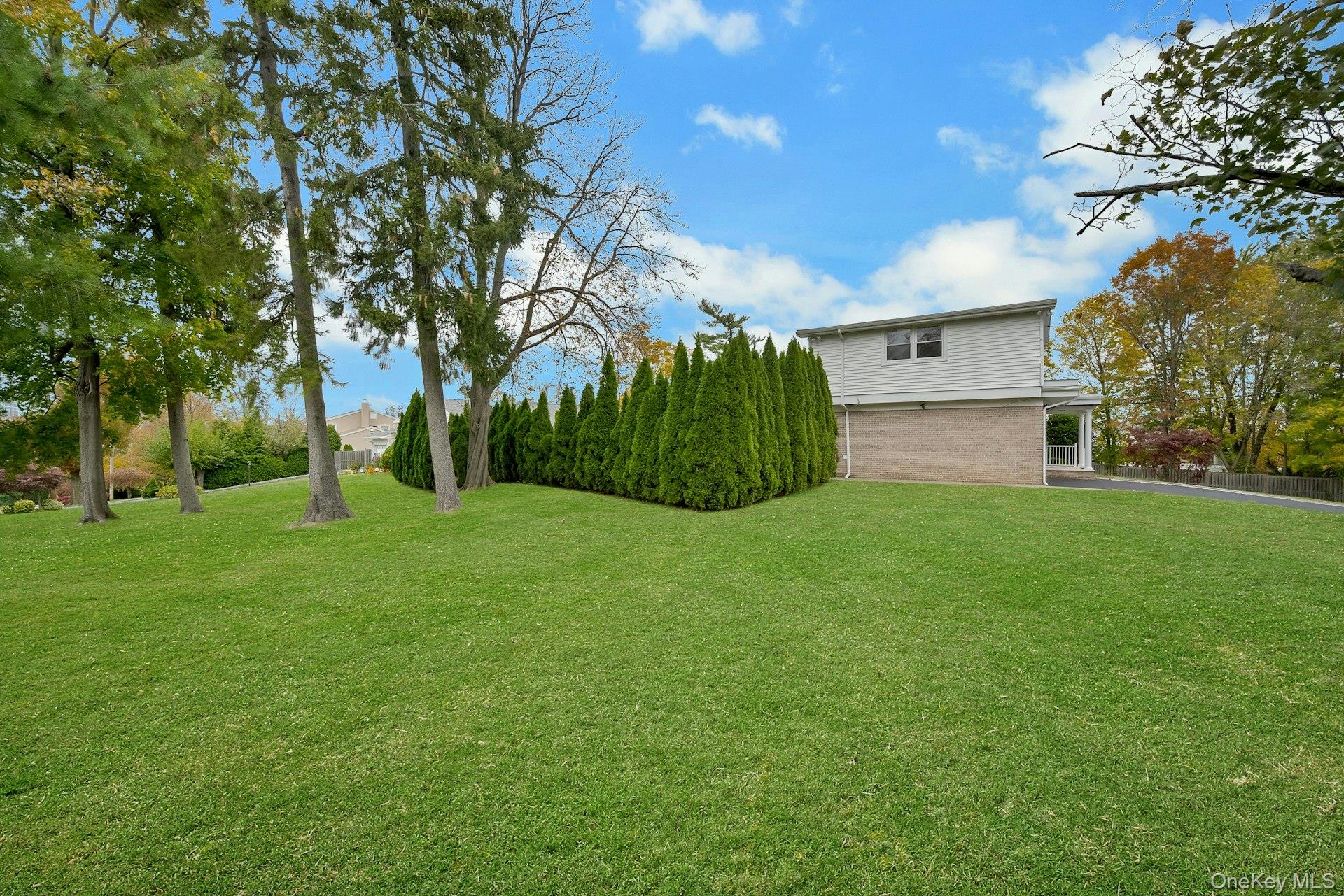 1 Echo Bay Place New Rochelle, NY 10805 - Photo 40 of 47 a view of a garden with a tree