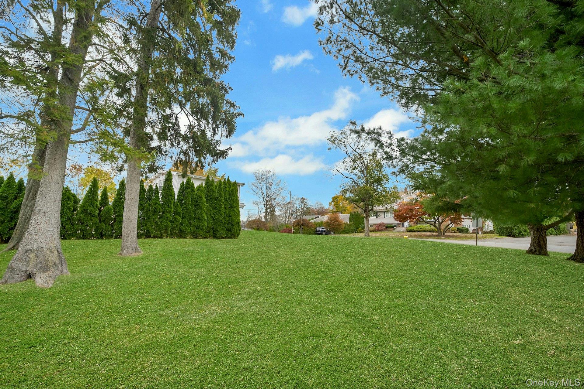 1 Echo Bay Place New Rochelle, NY 10805 - Photo 41 of 47 a view of a trees with a big yard
