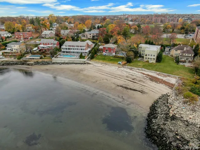 $1,295,000 | 1 Echo Bay Place, New Rochelle, NY 10805