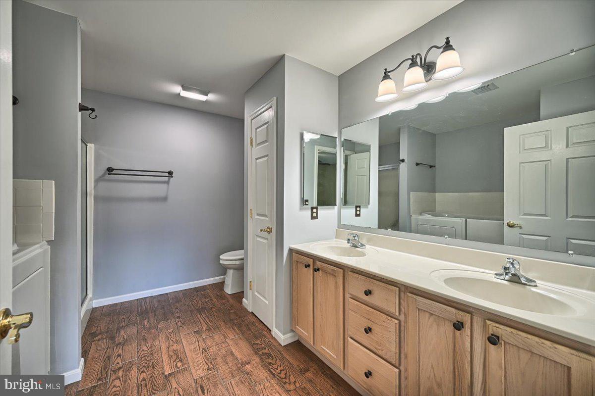 4517 Deer Path Road Harrisburg, PA 17110 - Photo 17 of 36 Ensuite: Dble sinks
