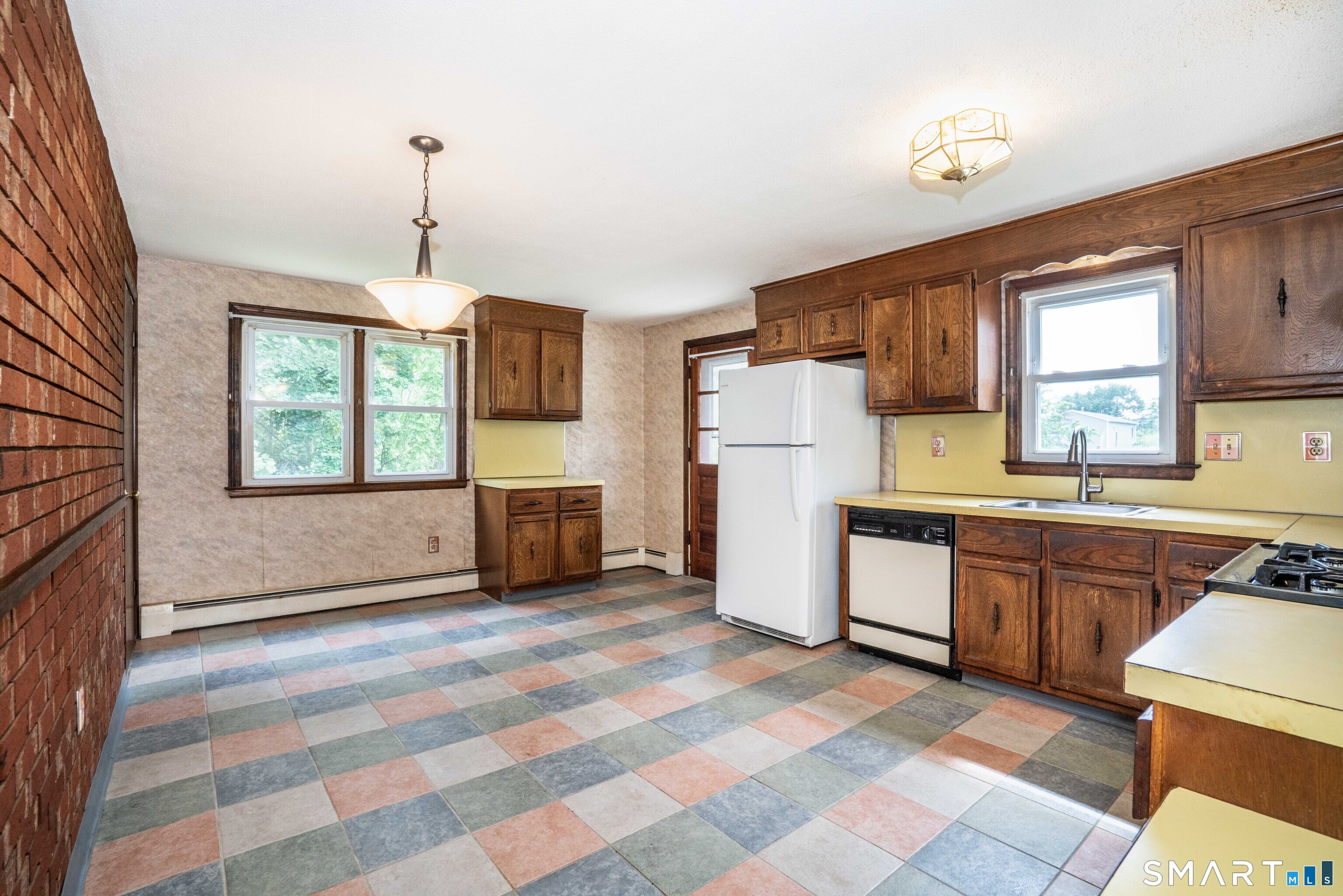 37 Rutherford Street New Britain, CT 06051 - Photo 5 of 24