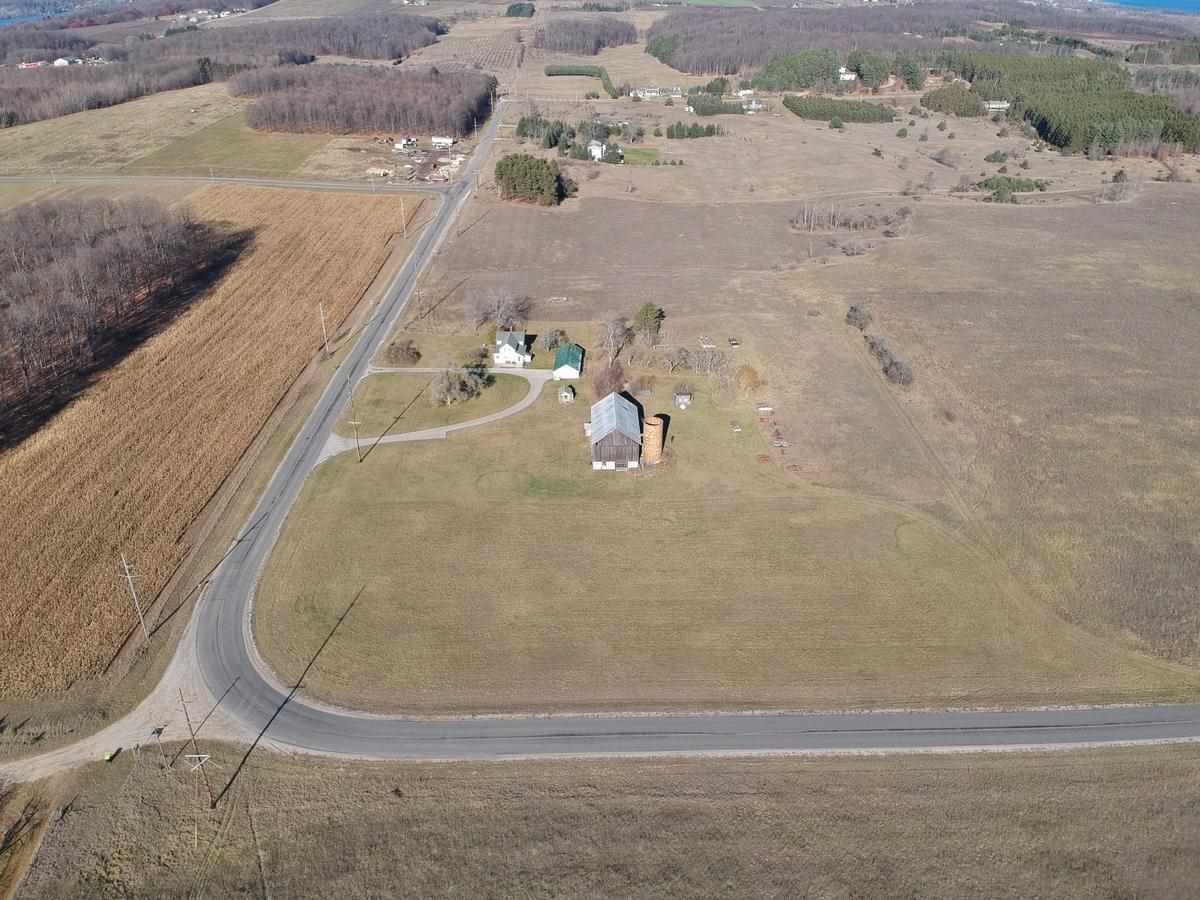 3411 South Center Otto Road Suttons Bay, MI 49682 - Photo 49 of 51 1895309-49.JPG