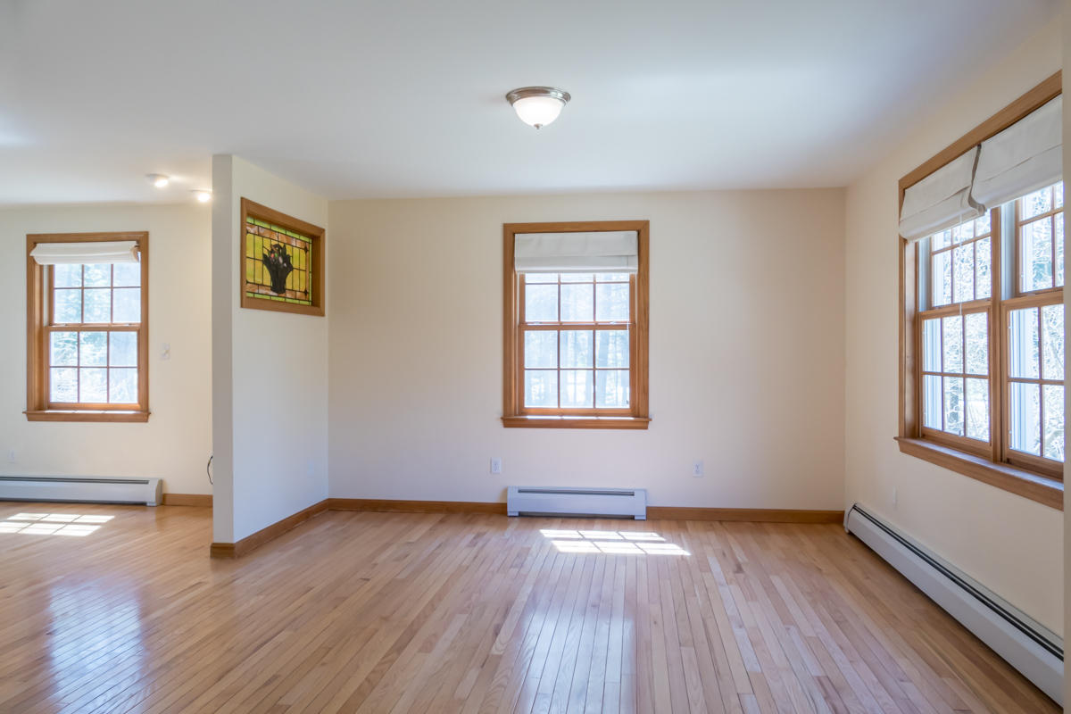 63 Windsor Post Road Freeport, ME 04032 - Photo 15 of 48 17-Living Room (2 of 3)