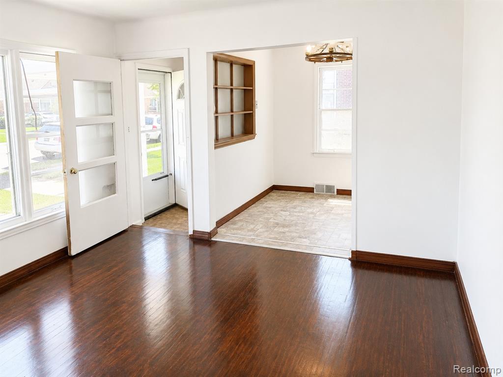 6639 Miller Road Dearborn, MI 48126 - Photo 10 of 25