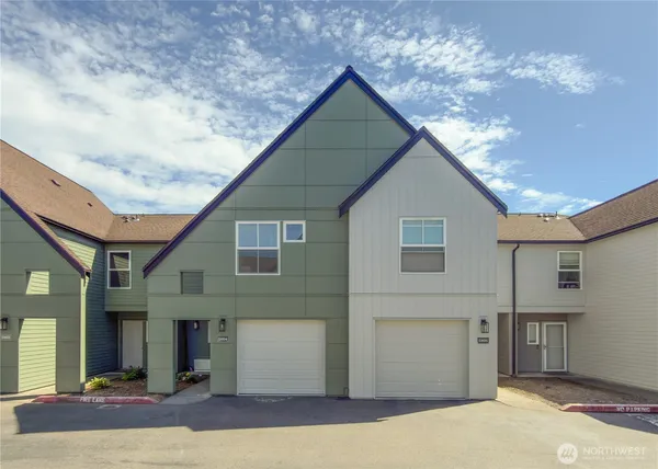 $419,990 | 6707 South 239th Street, Unit D104, Kent, WA 98032
