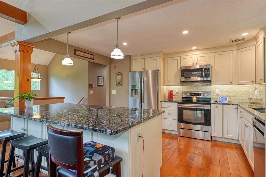 334 Mendon Street Upton, MA 01568 - Photo 3 of 41