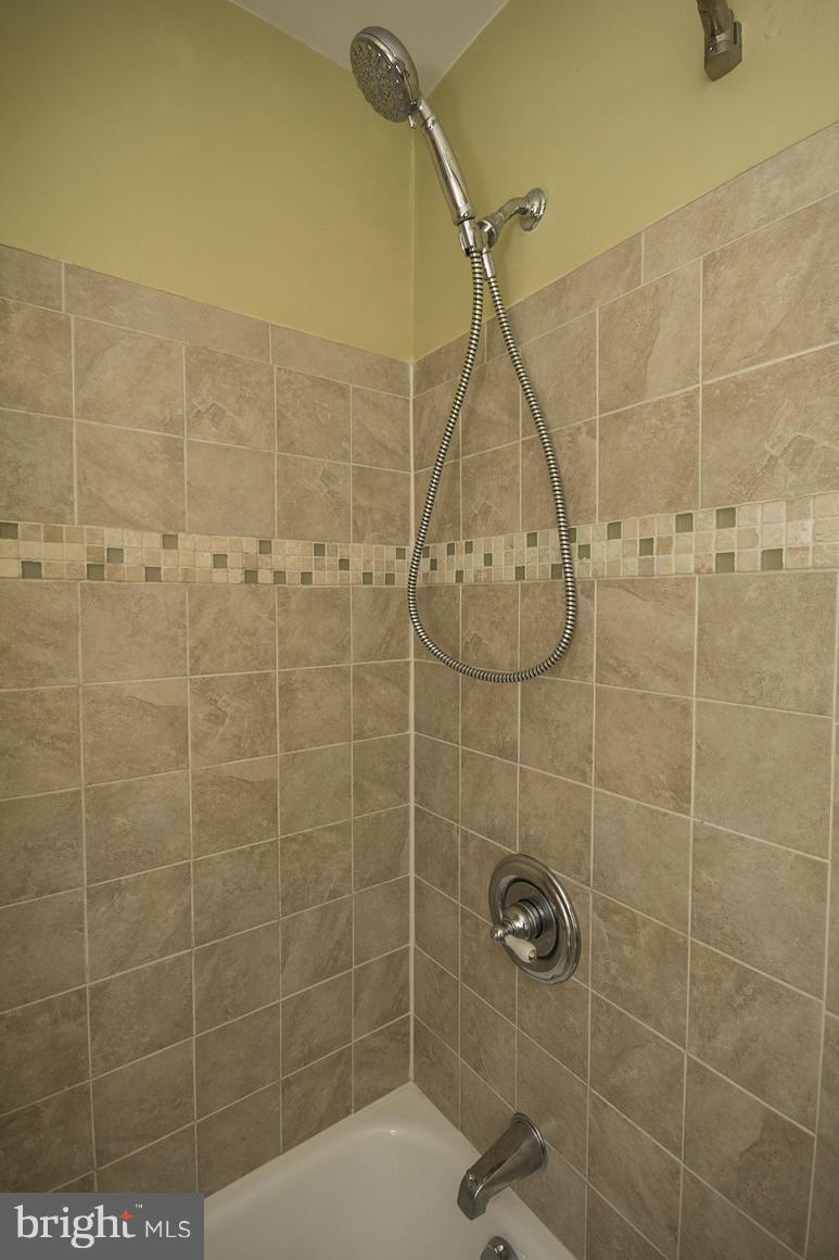 1807 Weyburn Road Baltimore, MD 21237 - Photo 15 of 29 Bath