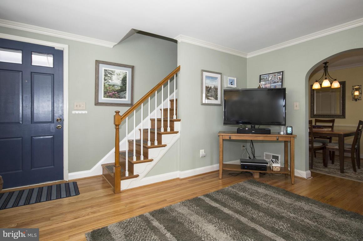1807 Weyburn Road Baltimore, MD 21237 - Photo 3 of 29 Living Room
