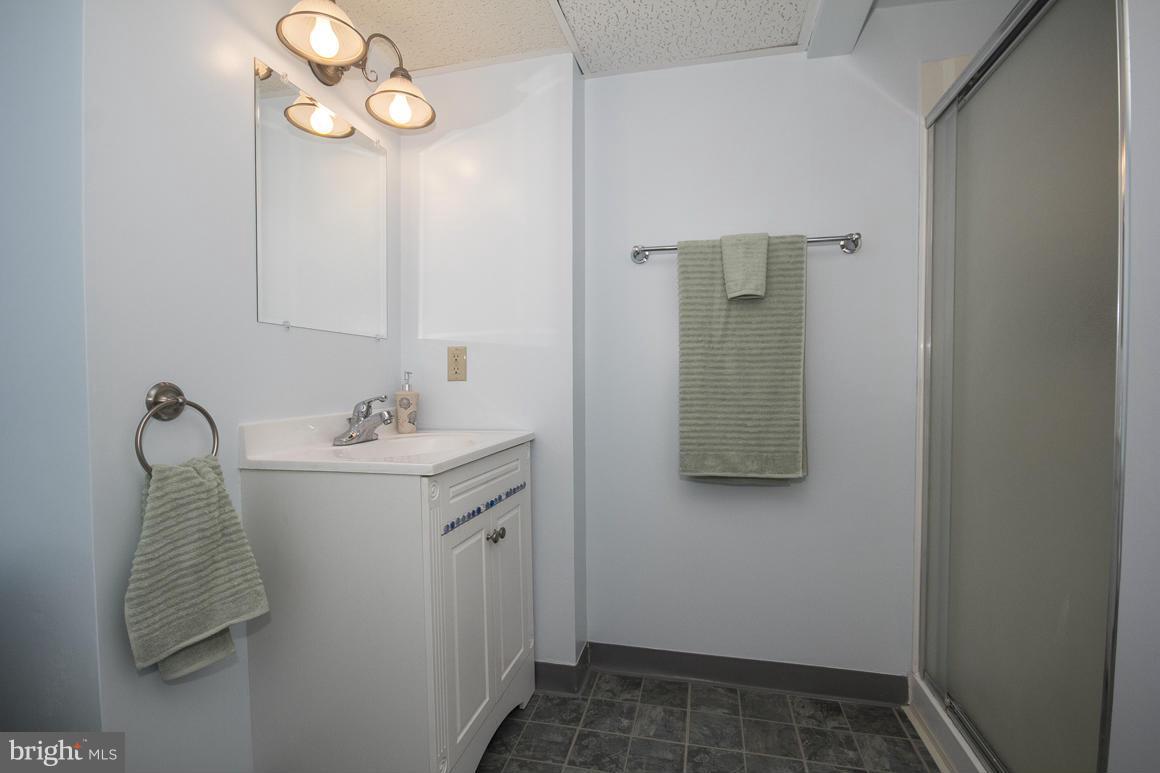 1807 Weyburn Road Baltimore, MD 21237 - Photo 26 of 29 Bath