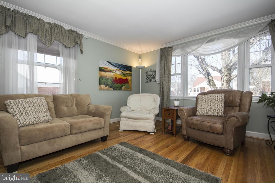 1807 Weyburn Road Baltimore, MD 21237 - Photo 4 of 29 Living Room