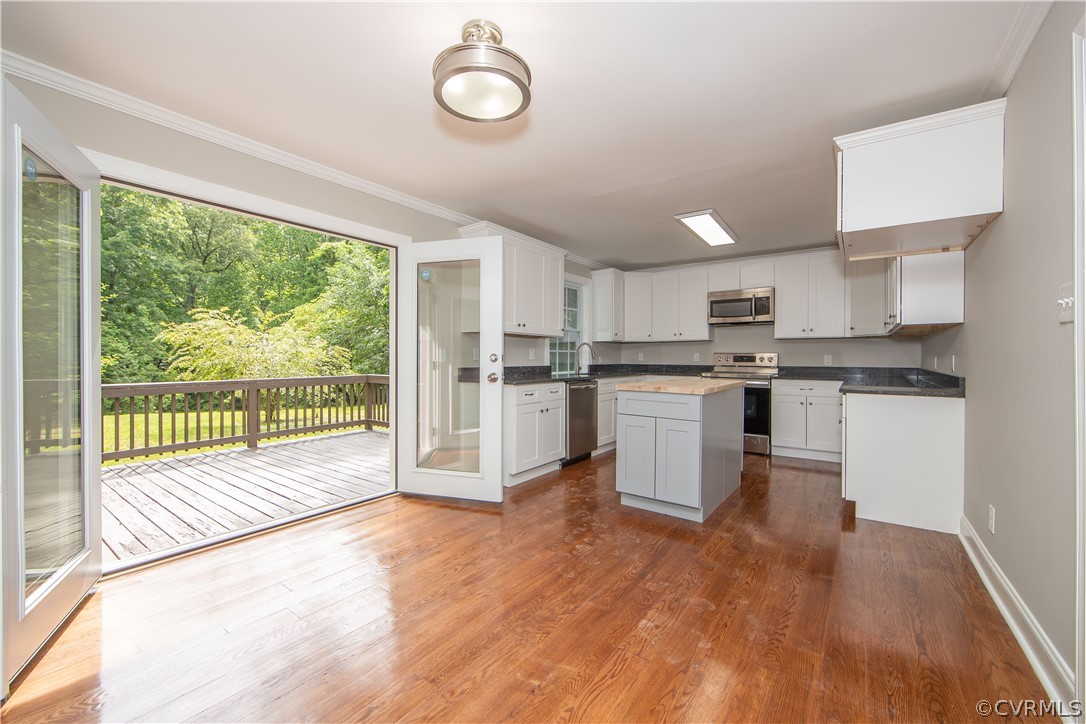 4352 Three Bridge Road Powhatan, VA 23139 - Photo 3 of 30 Newly renovated kitchen with easy access to the lo