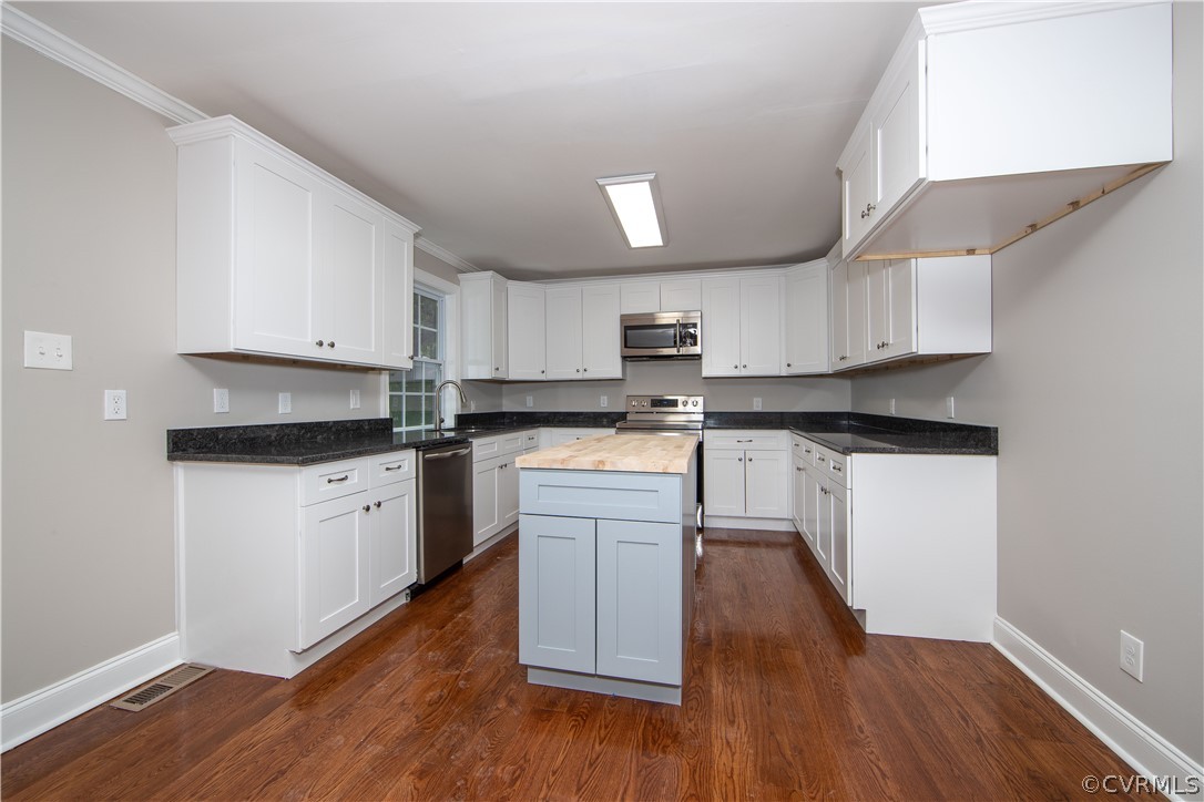 4352 Three Bridge Road Powhatan, VA 23139 - Photo 4 of 30 This beautiful kitchen boasts stainless steel appl