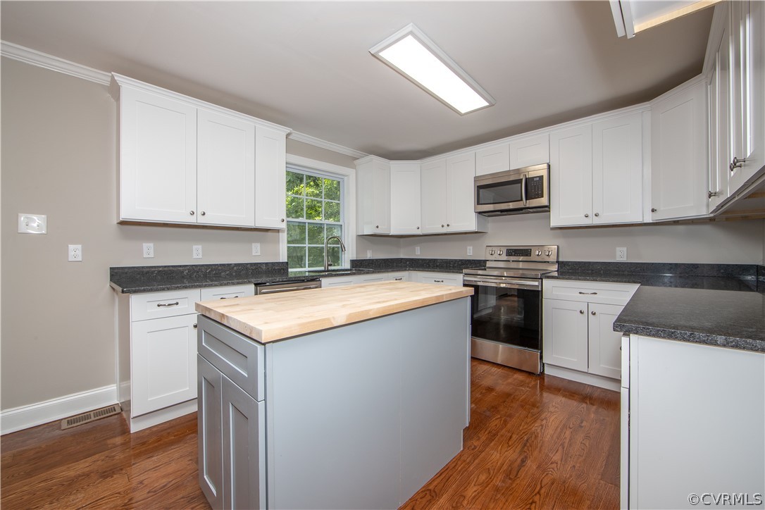4352 Three Bridge Road Powhatan, VA 23139 - Photo 5 of 30 Updated kitchen!