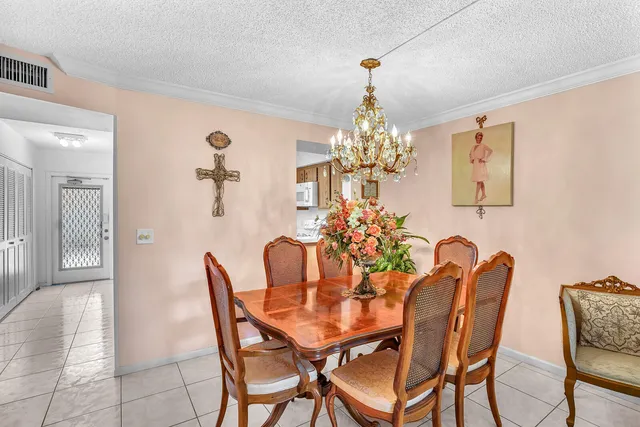 $87,900 | 6650 South Oriole Boulevard, Unit 1040, Delray Beach, FL 33446