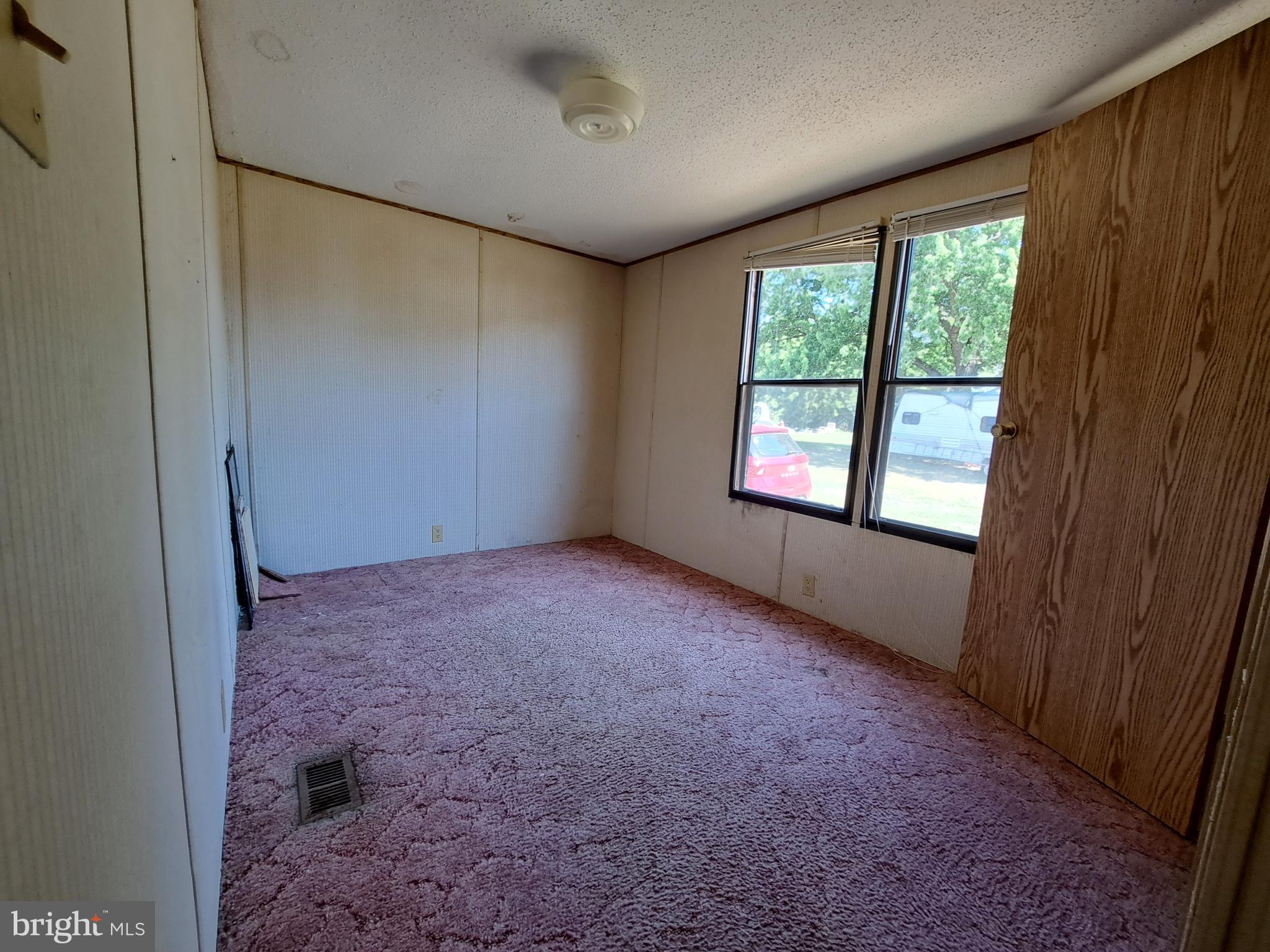 6706 Whiteley Road Hurlock, MD 21643 - Photo 23 of 45 an empty room with windows and closet