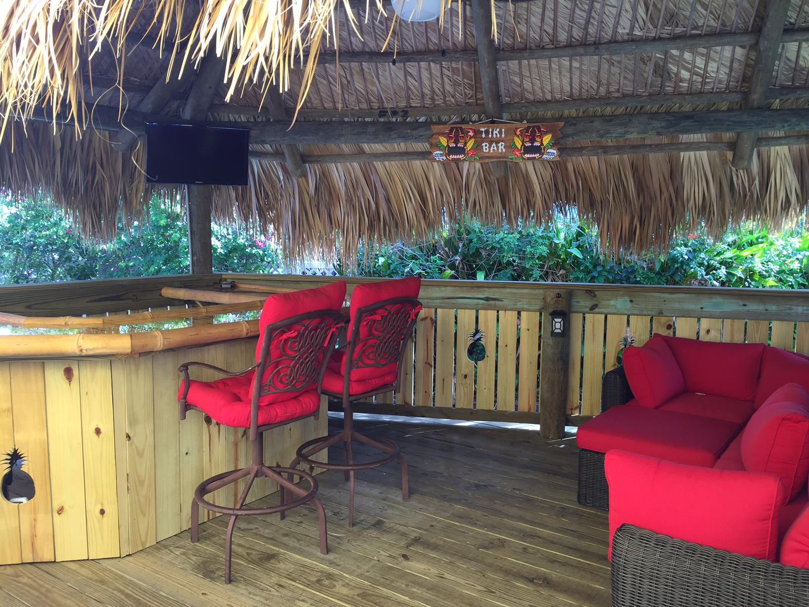 114 Faith Way Jupiter, FL 33458 - Photo 12 of 36 TIKI BAR