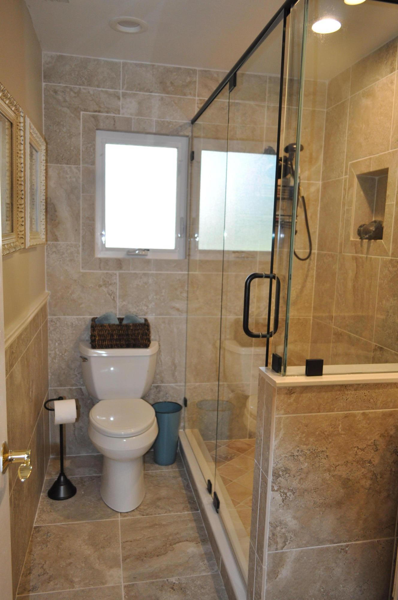 114 Faith Way Jupiter, FL 33458 - Photo 16 of 36 HALLWAY BATHROOM