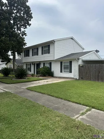 $215,000 | 440 Holy Cross Place, Kenner, LA 70065