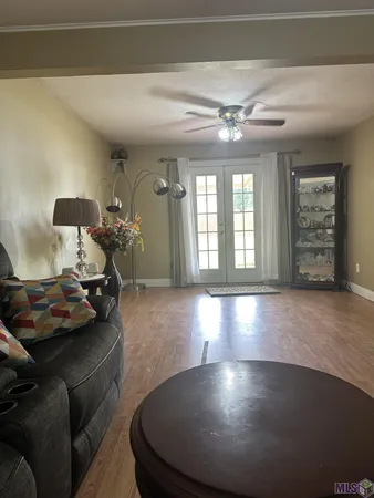 $215,000 | 440 Holy Cross Place, Kenner, LA 70065