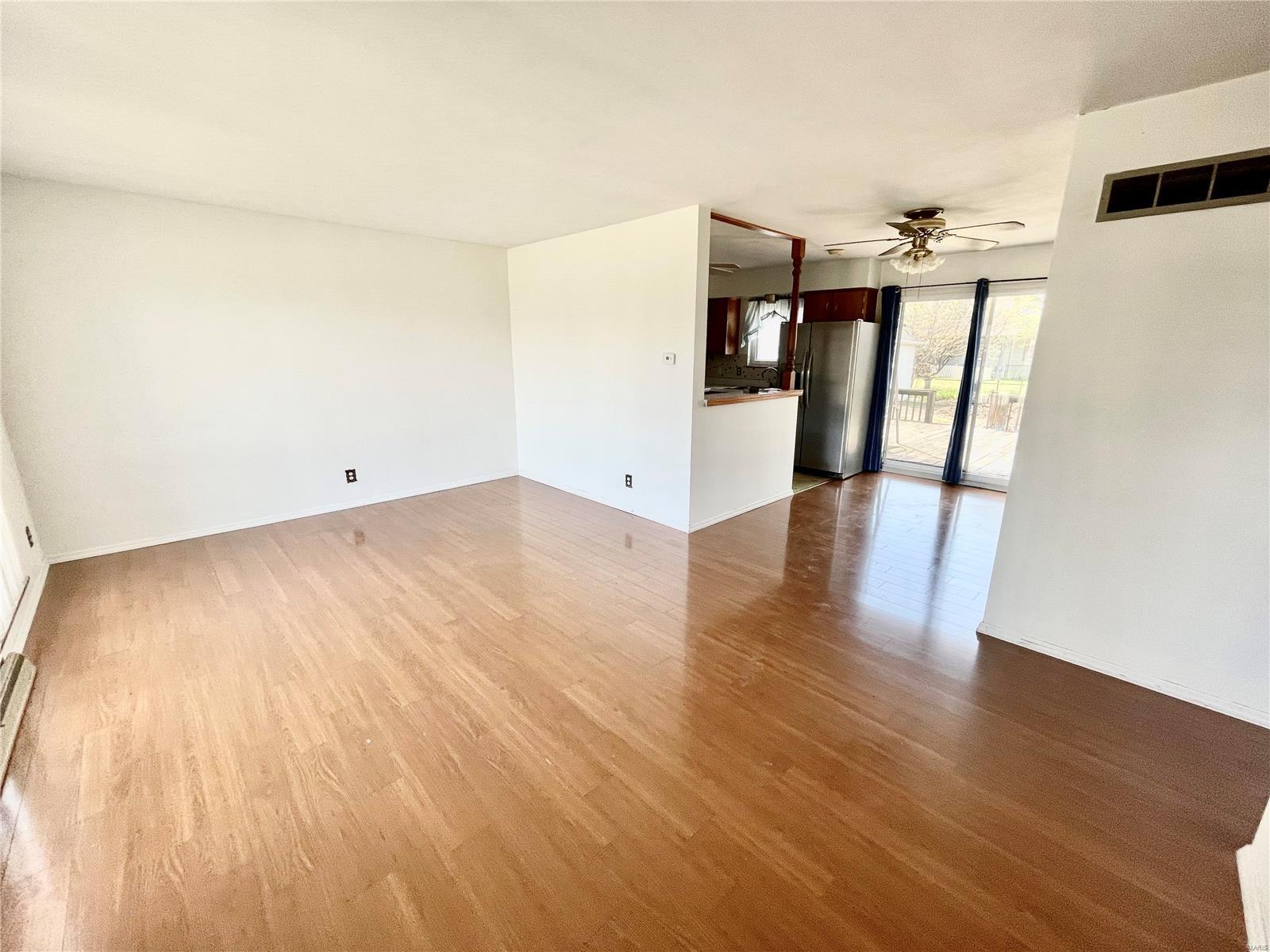 2811 Sunset Drive Granite City, IL 62040 - Photo 2 of 16