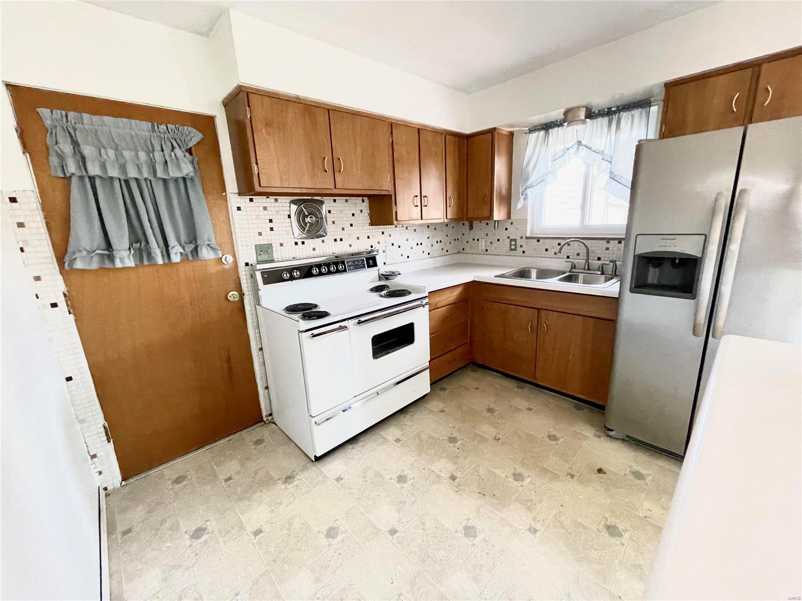 2811 Sunset Drive Granite City, IL 62040 - Photo 4 of 16