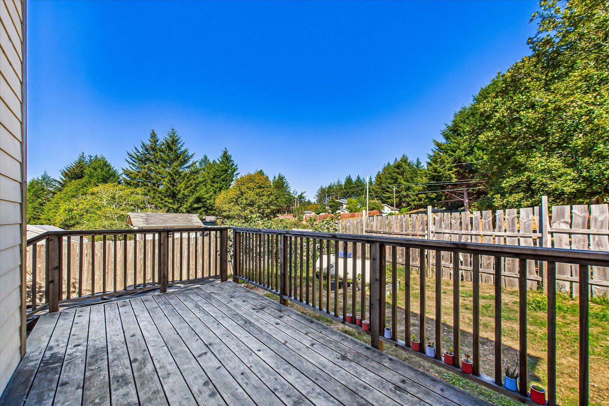 199 Spring Road Whitethorn, CA 95589 - Photo 33 of 37