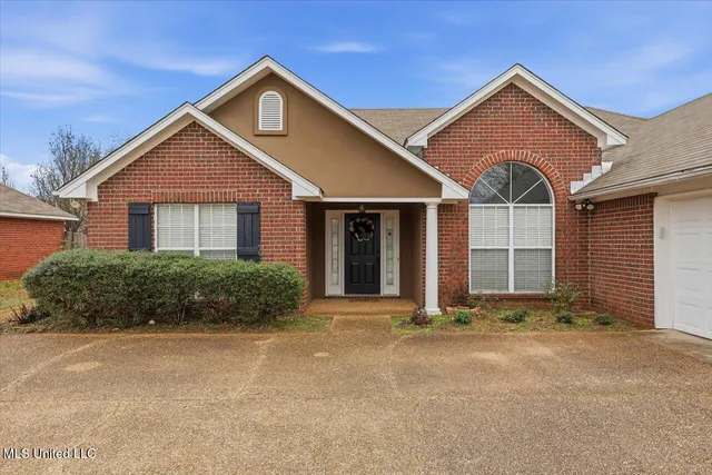 $289,900 | 608 Summer Place, Flowood, MS 39232