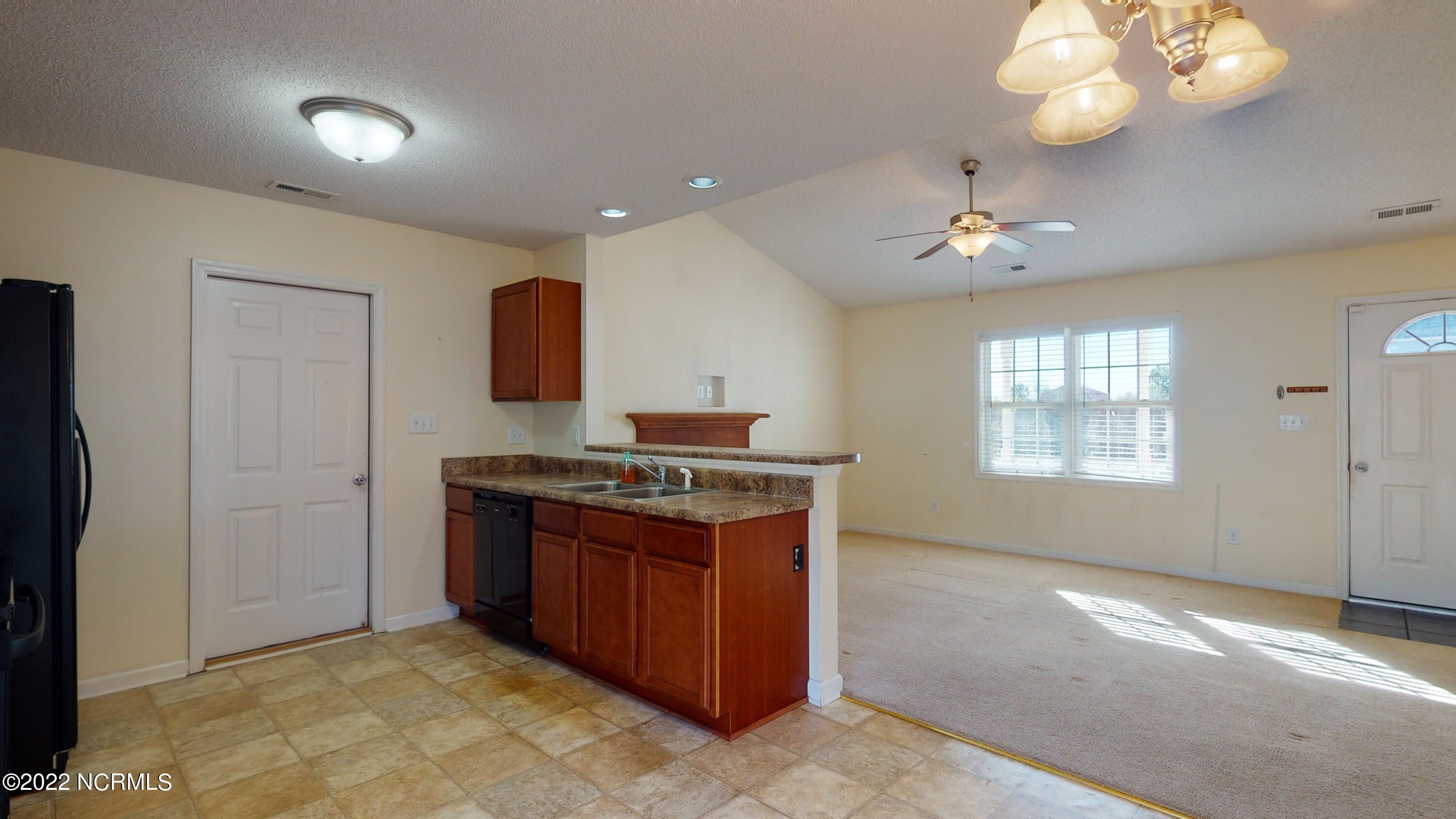 401 Shale Road Hubert, NC 28539 - Photo 7 of 23 401-Shale-Dr-01112022_134937