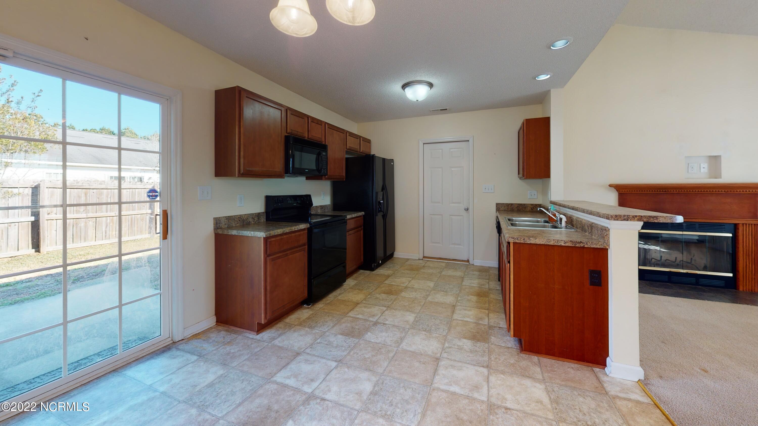 401 Shale Road Hubert, NC 28539 - Photo 9 of 23 401-Shale-Dr-Kitchen