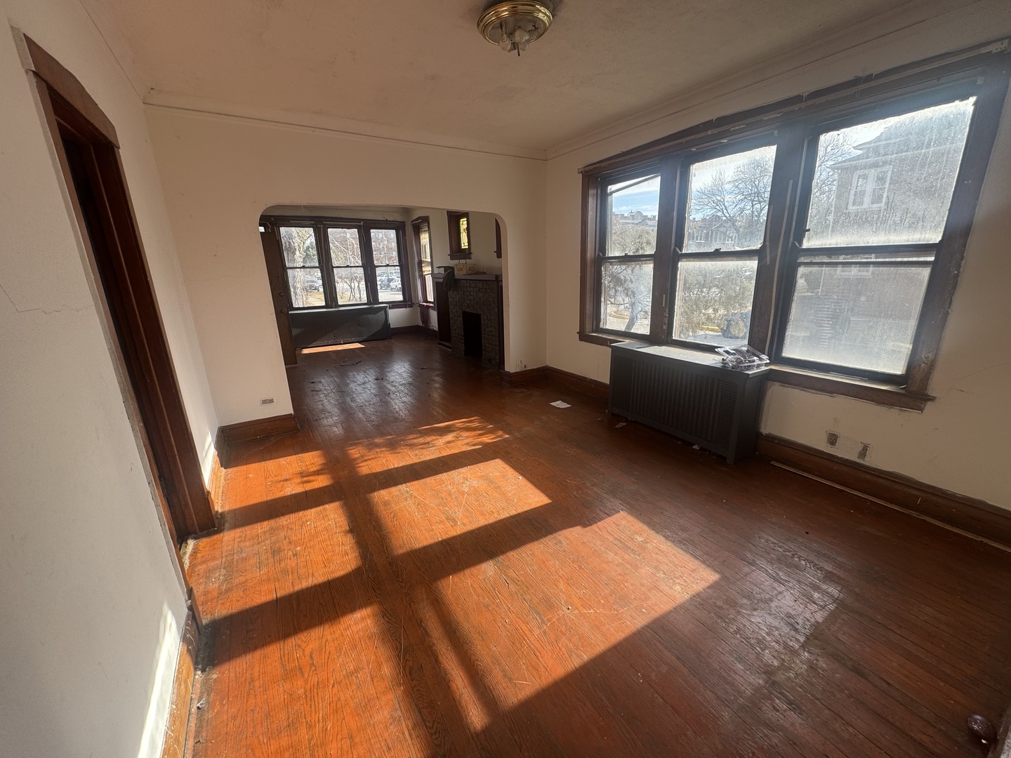 1838 48th Court Cicero, IL 60804 - Photo 4 of 13 a view of an entryway