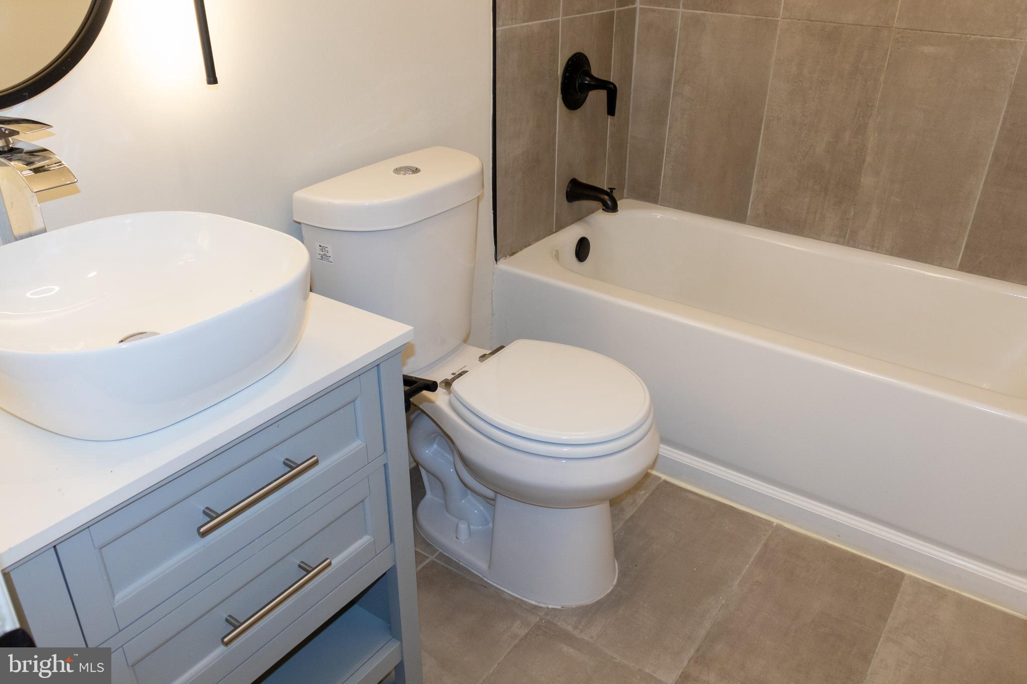 519 Fairfield Road East Windsor, NJ 08520 - Photo 23 of 30 Hallway Full Bath