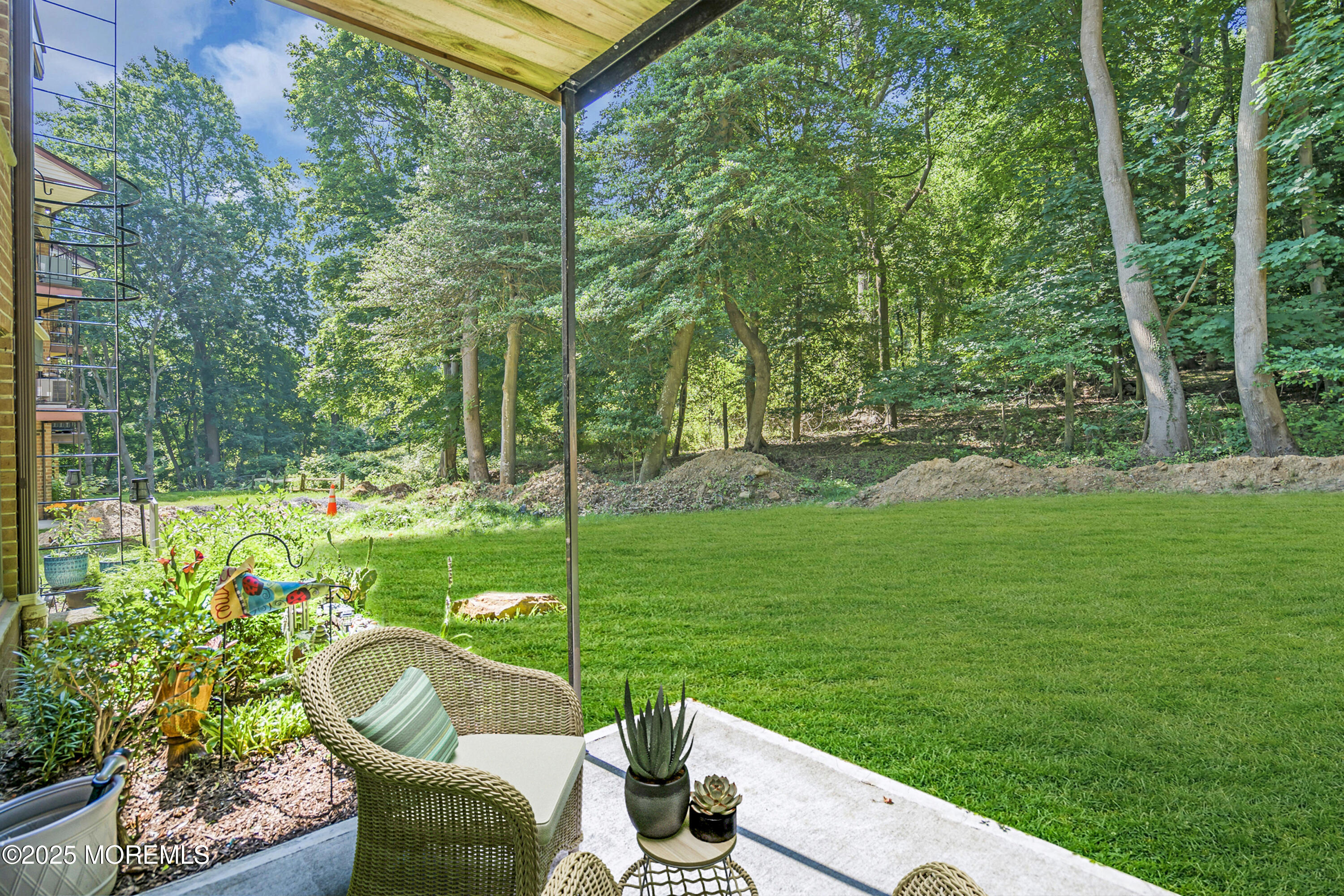 200 Portland Road, Unit E4 Highlands, NJ 07732 - Photo 23 of 37 a garden view with a seating space