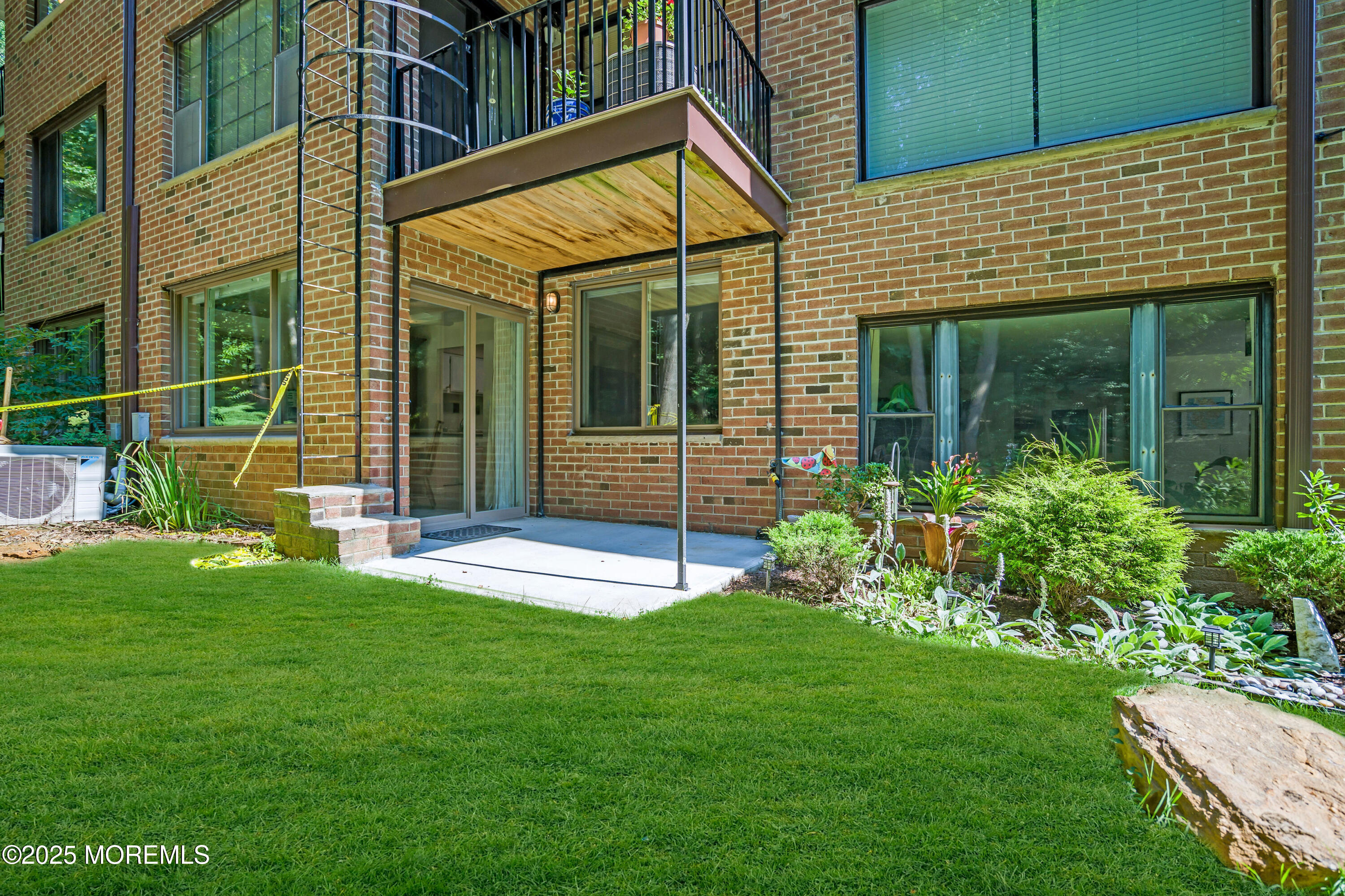 200 Portland Road, Unit E4 Highlands, NJ 07732 - Photo 24 of 37 a view of a house with a yard and sitting area