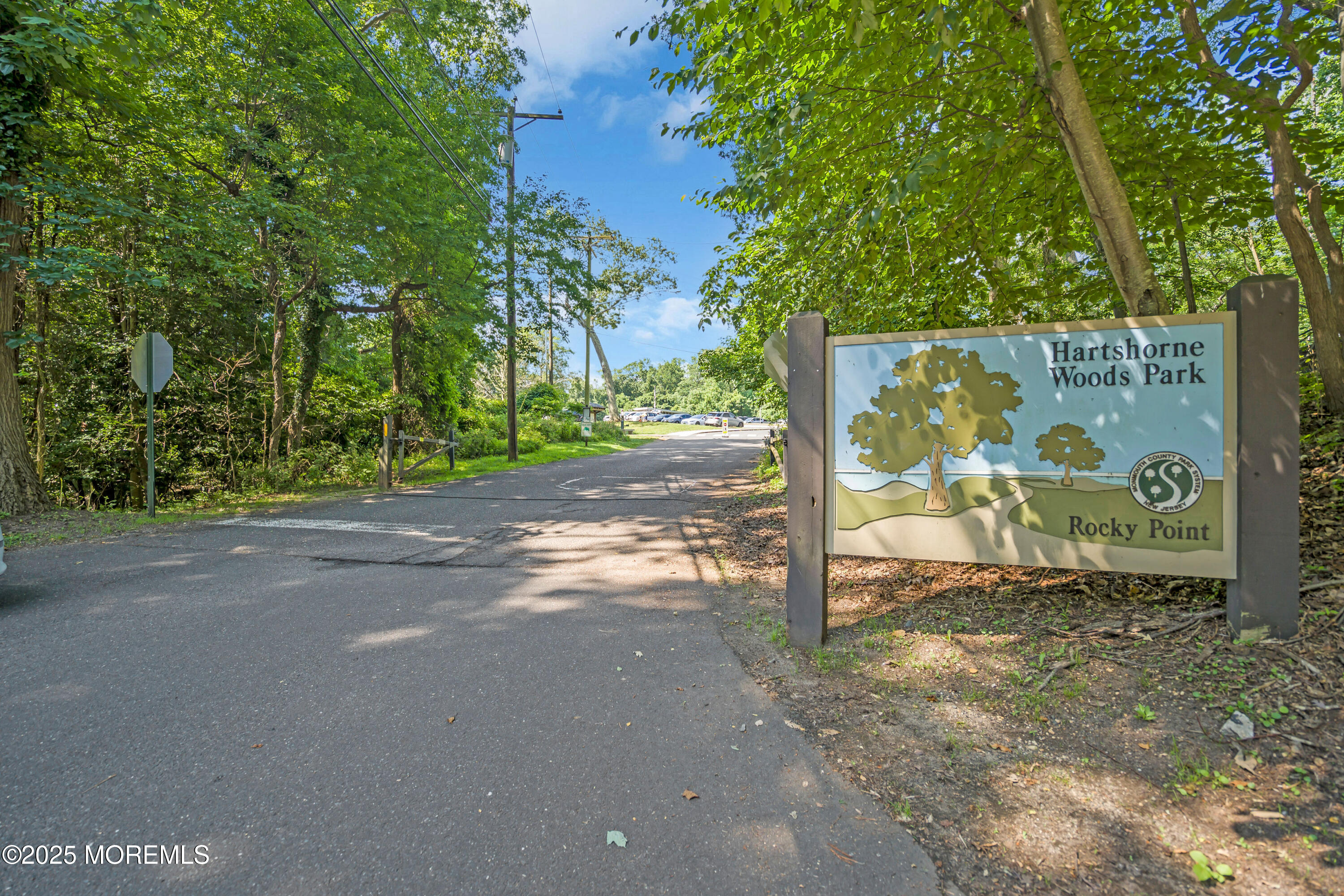 200 Portland Road, Unit E4 Highlands, NJ 07732 - Photo 37 of 37 a backyard of a house with lots of green space