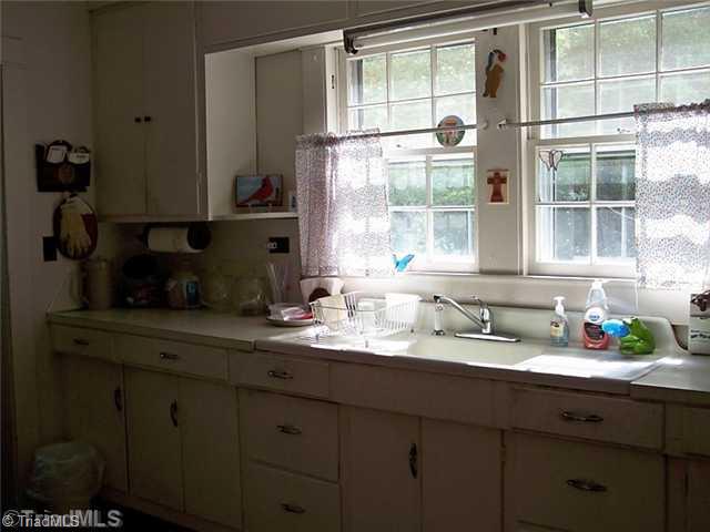 664 Milling Road Mocksville, NC 27028 - Photo 7 of 15 Kitchen.