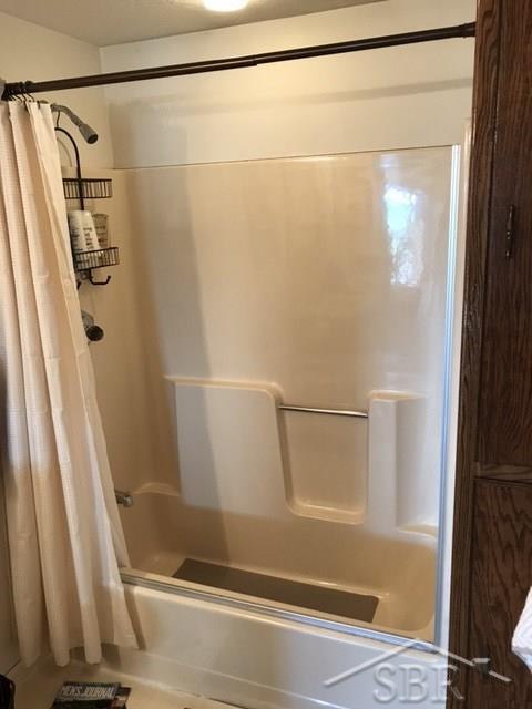4954 Cole Road Saginaw, MI 48601 - Photo 18 of 28 31329496-17.JPG