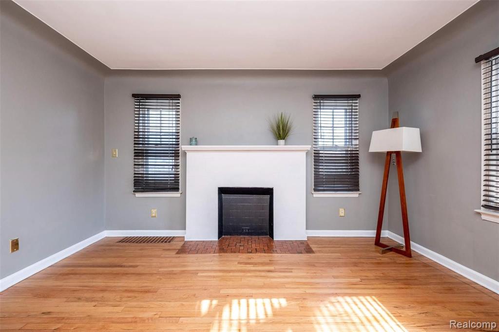1784 Hampton Road Grosse Pointe Woods, MI 48236 - Photo 7 of 33