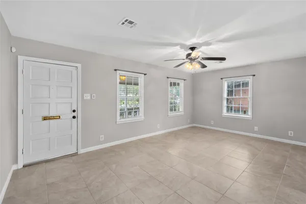 $1,600 | 1110 Woods Drive, Liberty, TX 77575