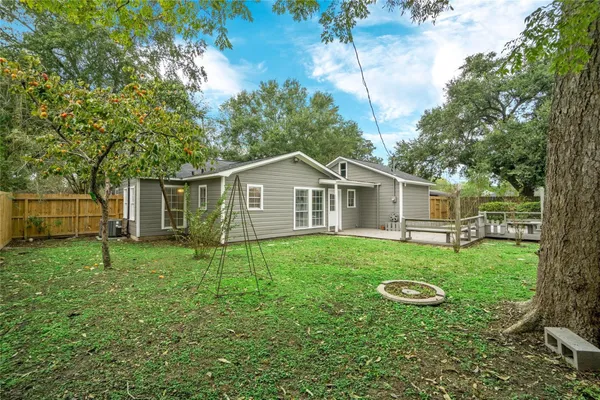 $1,600 | 1110 Woods Drive, Liberty, TX 77575