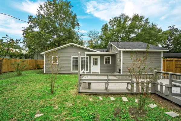 $1,600 | 1110 Woods Drive, Liberty, TX 77575