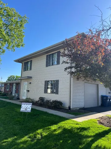 $242,500 | 1109 Stoughton Court, Schaumburg, IL 60193
