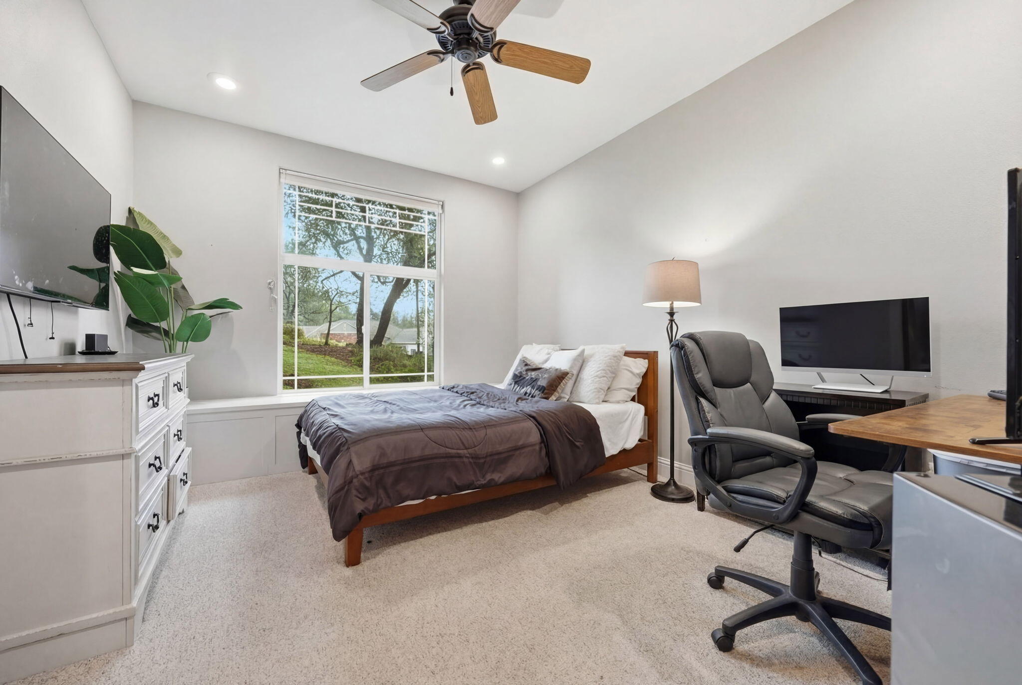 13482 Tierra Heights Road Redding, CA 96003 - Photo 26 of 41 a spacious bedroom with a bed and a window
