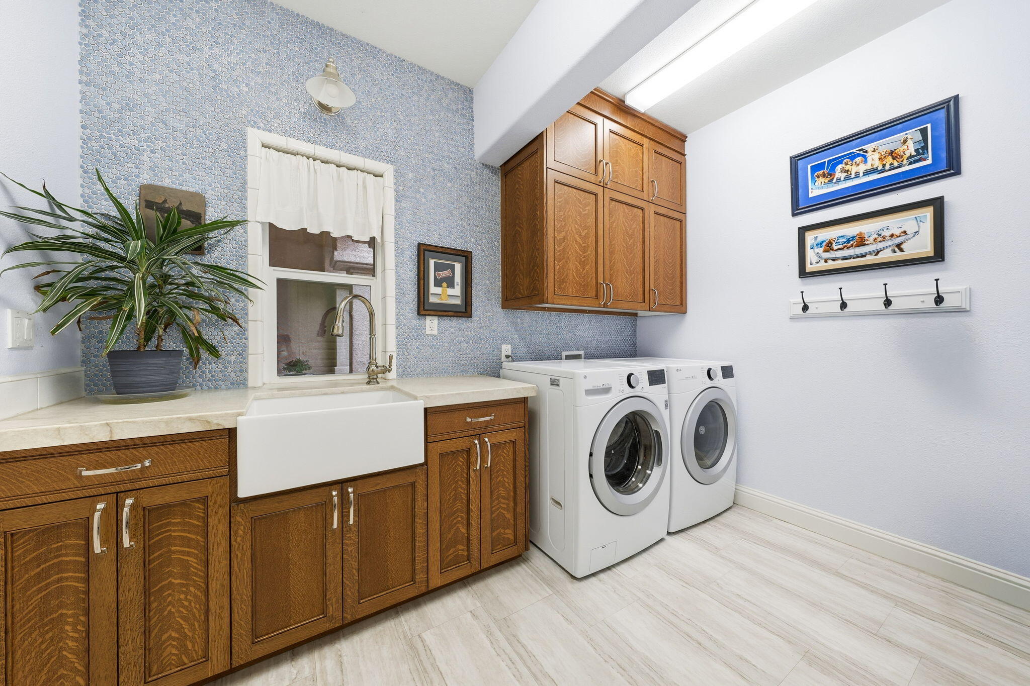 13482 Tierra Heights Road Redding, CA 96003 - Photo 27 of 41 a utility room with cabinets washer and dryer