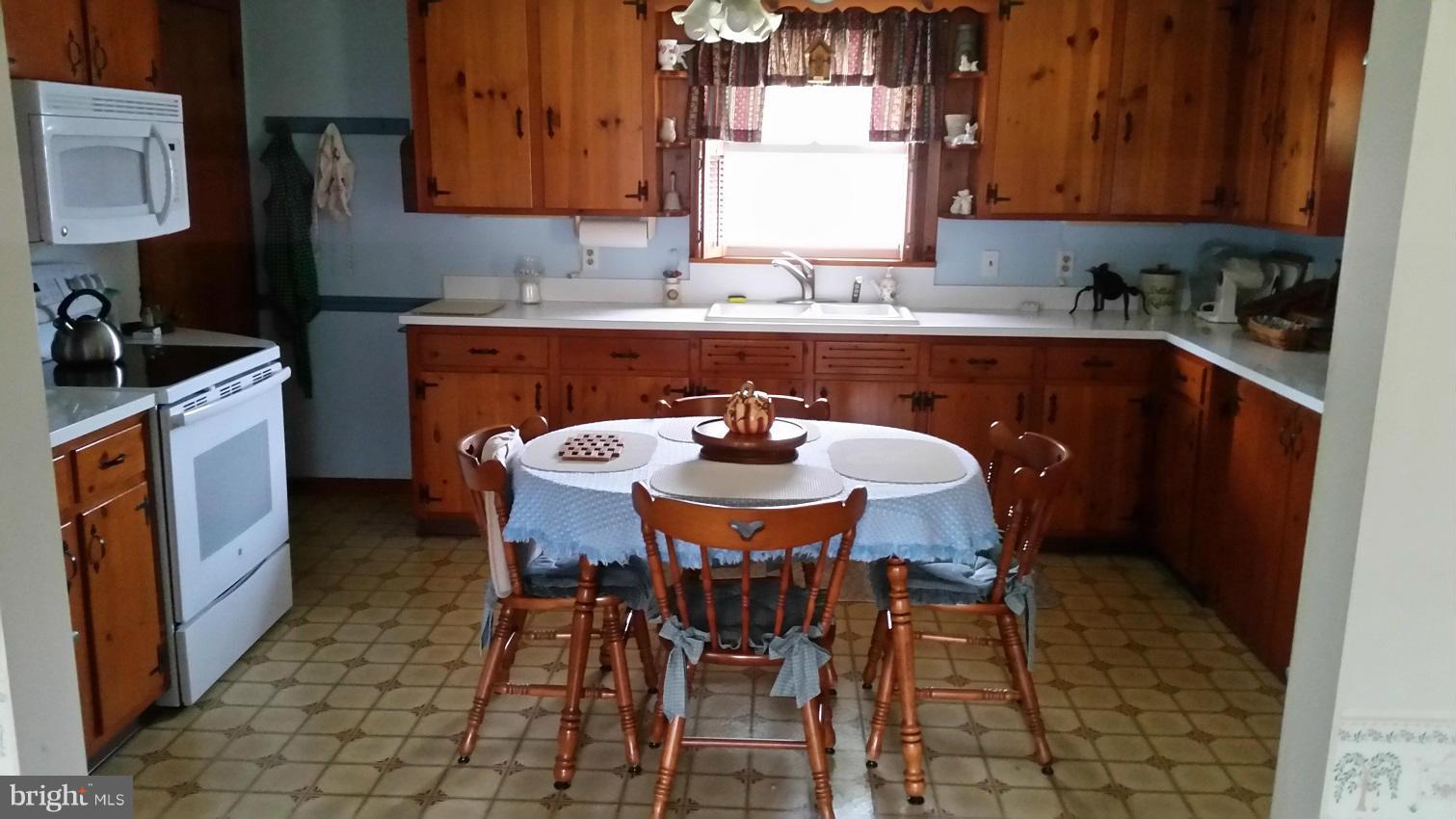 16374 Spielman Road Williamsport, MD 21795 - Photo 3 of 10 Kitchen