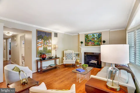 $1,025,000 | 6724 Melrose Drive, McLean, VA 22101