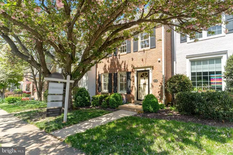 $1,025,000 | 6724 Melrose Drive, McLean, VA 22101