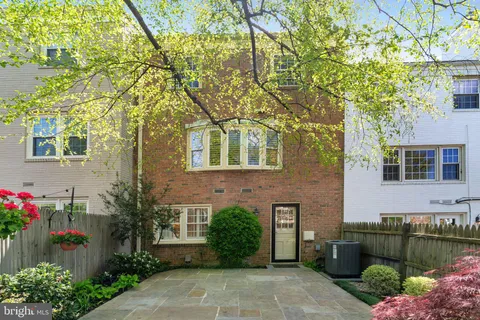 $1,025,000 | 6724 Melrose Drive, McLean, VA 22101