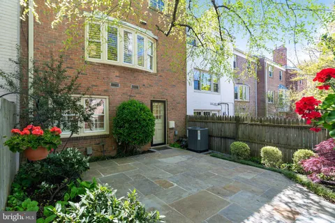 $1,025,000 | 6724 Melrose Drive, McLean, VA 22101