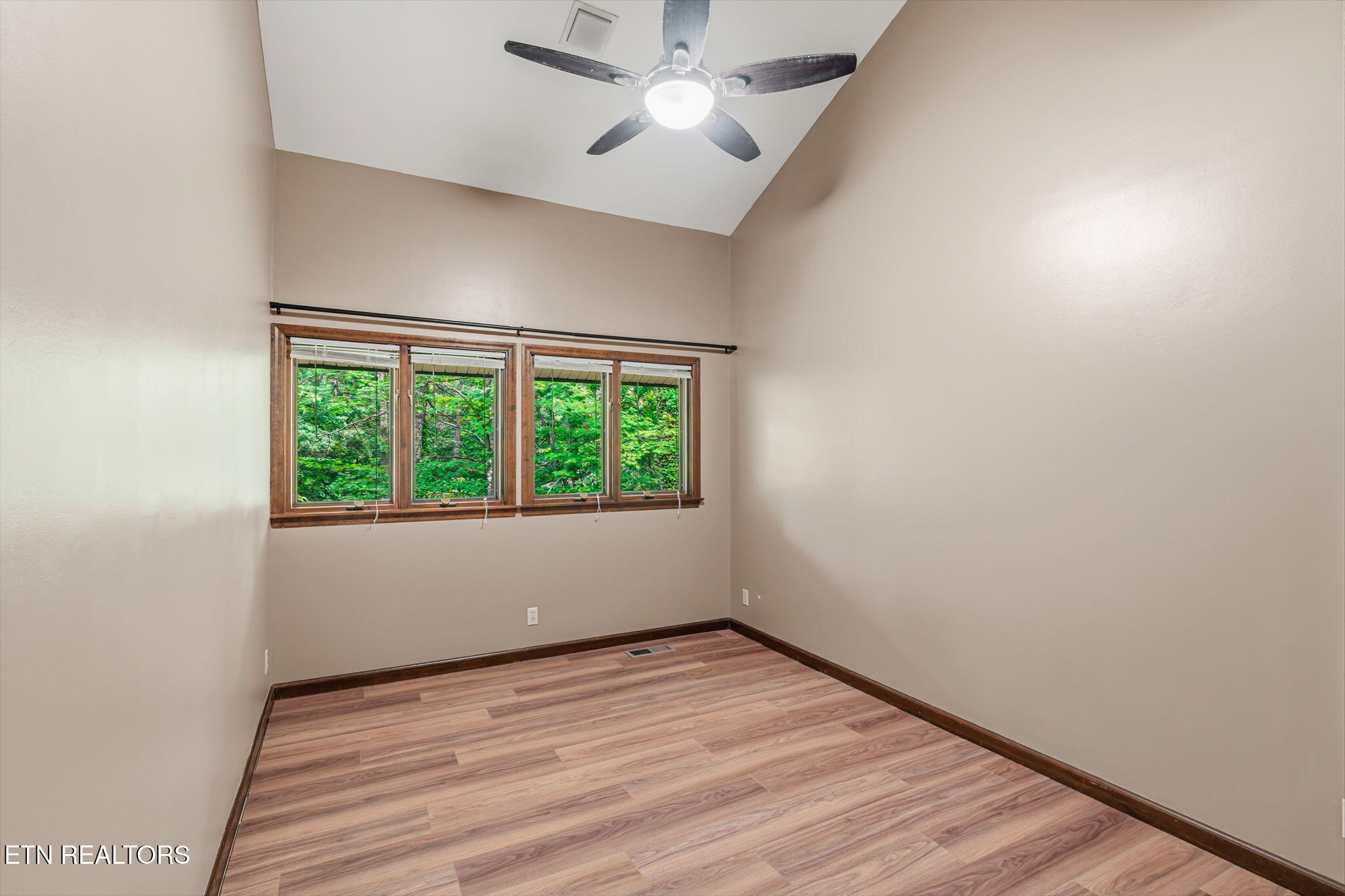 138 Newell Lane Oak Ridge, TN 37830 - Photo 23 of 51 138 Newell Ln - Bedroom 2 (1)
