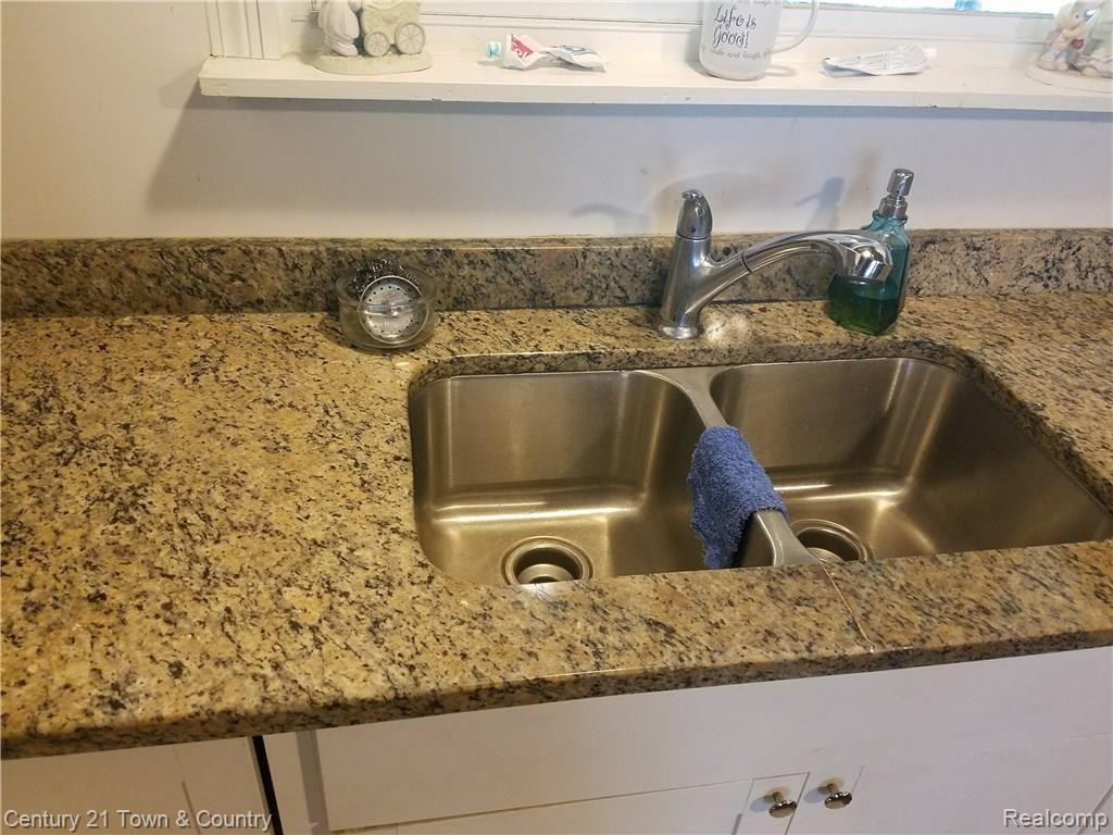 3371 Longview Avenue Rochester, MI 48307 - Photo 6 of 15 20170622_122325.jpg
